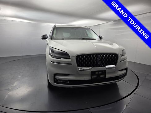 Used 2021 Lincoln Aviator Grand Touring w/ Elements Package Plus image 3