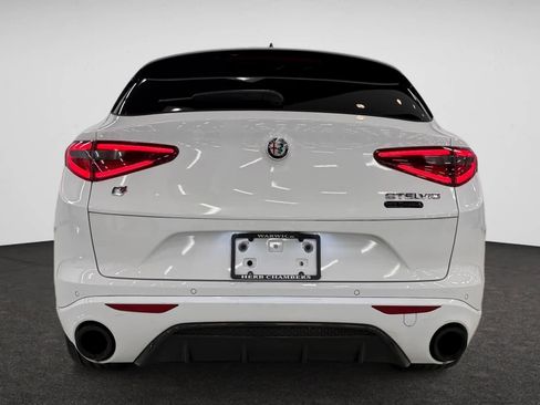 Used 2022 Alfa Romeo Stelvio Veloce image 11