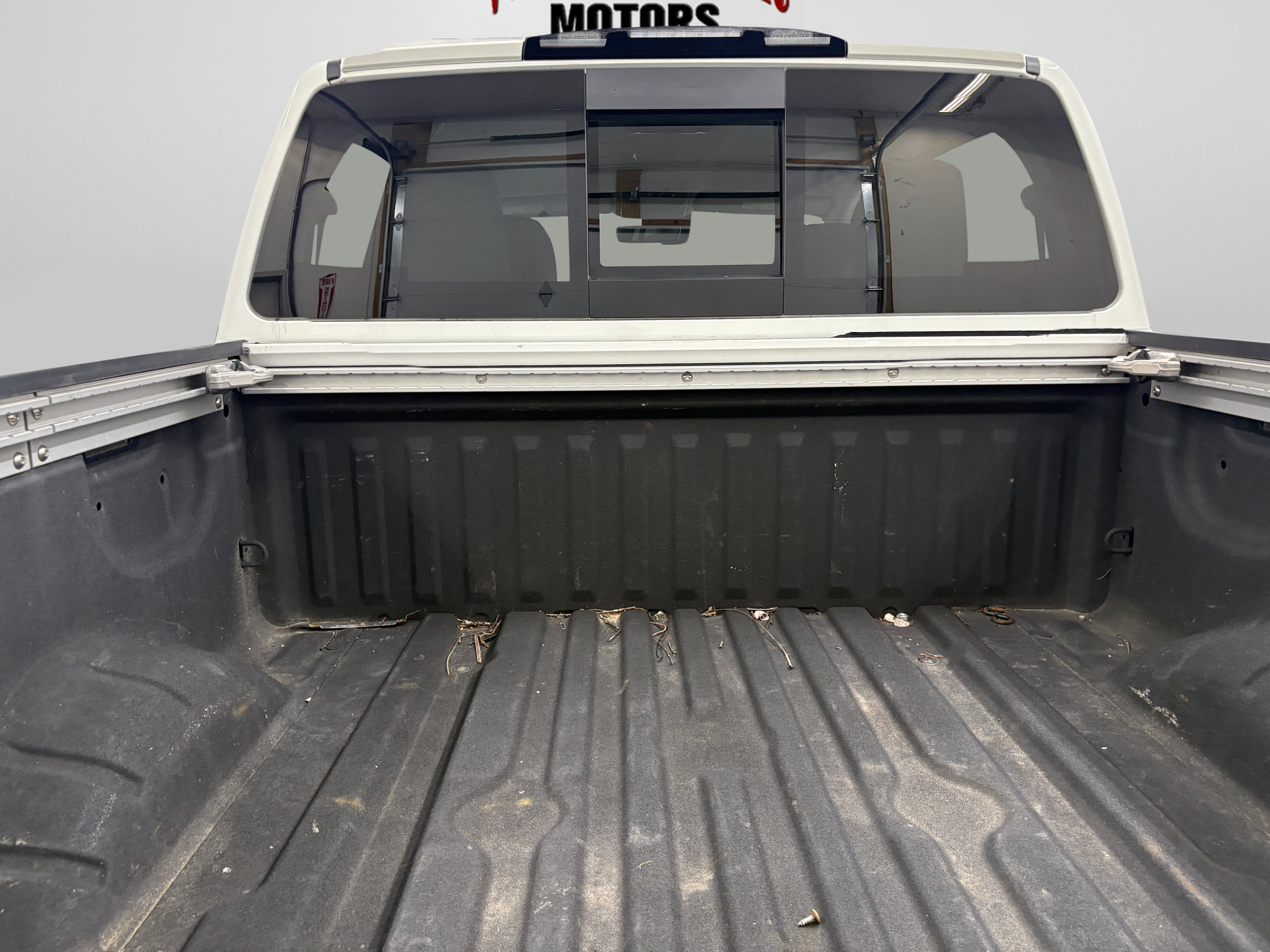 Used 2024 Nissan Titan SV w/ SV Convenience Package AWD/4WD image 9