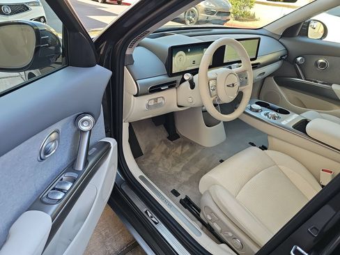 Certified 2025 Genesis GV60 RWD image 10