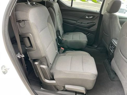 Used 2021 Chevrolet Traverse LT AWD/4WD image 17