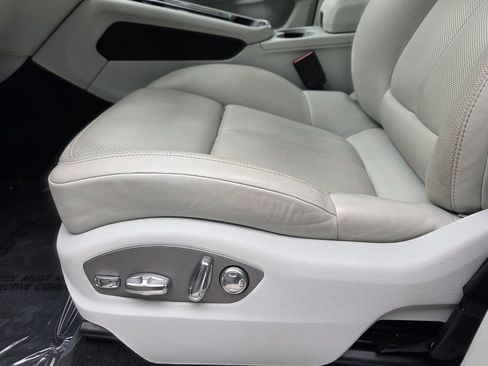 Certified 2023 Porsche Macan S AWD/4WD image 13