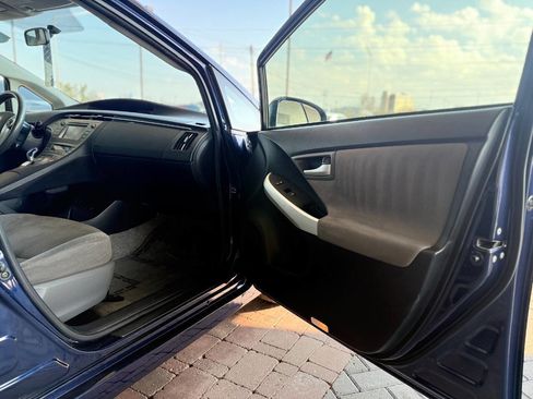 Used 2015 Toyota Prius Two image 32