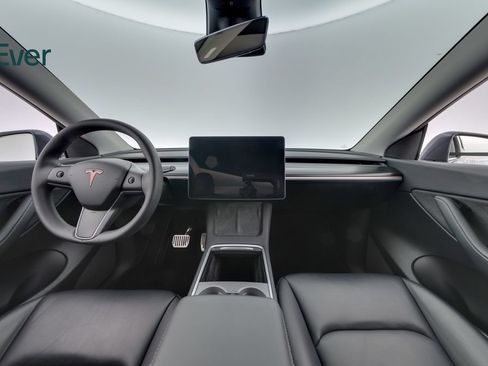 Used 2022 Tesla Model Y Long Range AWD/4WD image 26