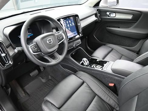 Used 2023 Volvo XC40 B5 Plus w/ Driver Assist Package AWD/4WD image 4