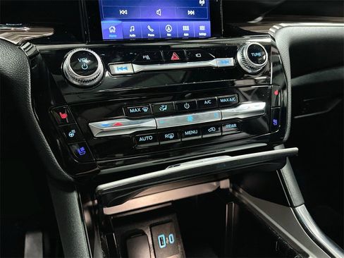 Used 2022 Ford Explorer Limited w/ Limited Technology Package image 32