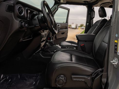 Used 2020 Jeep Wrangler Unlimited Sahara w/ Uconnect 4C Nav & Sound Group AWD/4WD image 8