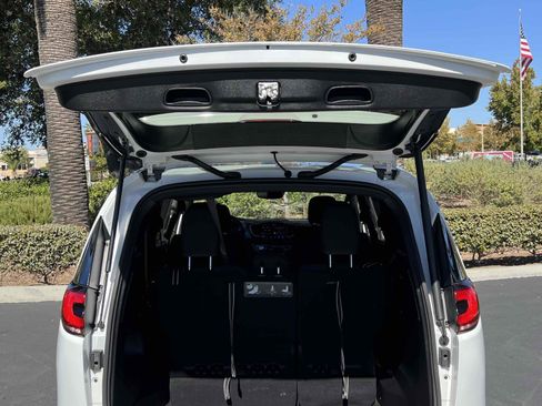 Used 2021 Chrysler Pacifica Touring w/ S Appearance Package image 69