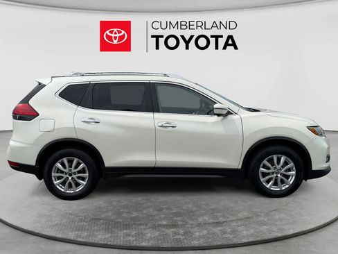 Used 2017 Nissan Rogue SV w/ SV Premium Package FWD image 6