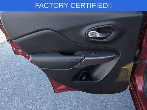 Certified 2019 Jeep Cherokee Overland image 32