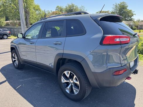 Used 2014 Jeep Cherokee Trailhawk w/ Comfort/Convenience Group AWD/4WD image 6