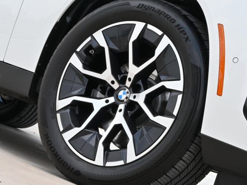 Certified 2025 BMW X3 xDrive30 w/ Premium Package AWD/4WD image 11