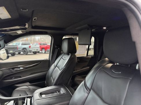 Used 2015 Cadillac Escalade Platinum image 12