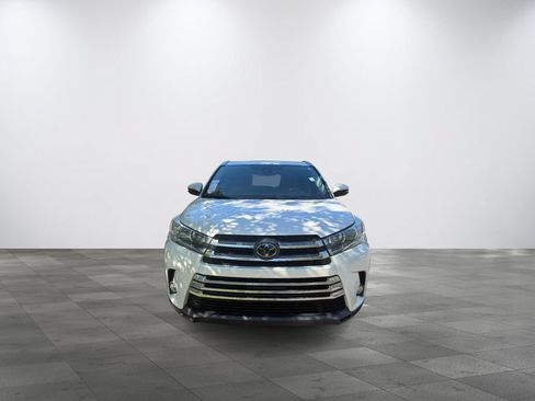 Used 2018 Toyota Highlander Limited FWD image 2