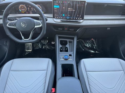 New 2026 Volkswagen Tiguan SE R-Line AWD/4WD image 12