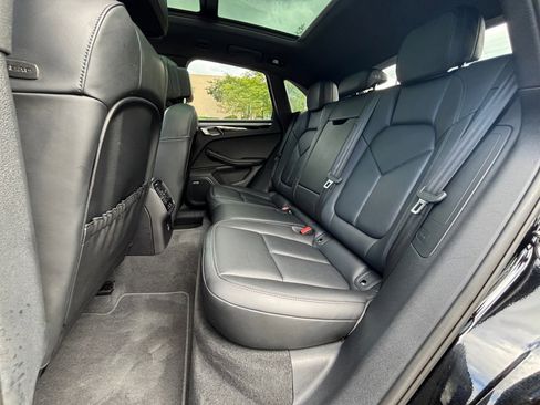 Certified 2024 Porsche Macan image 20