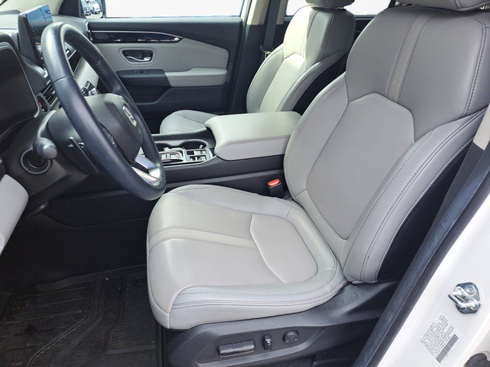 Used 2025 Honda Pilot Touring image 10