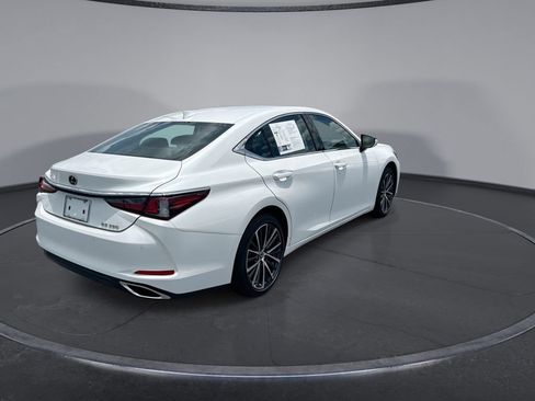 Used 2025 Lexus ES 350 w/ Premium Package FWD image 11