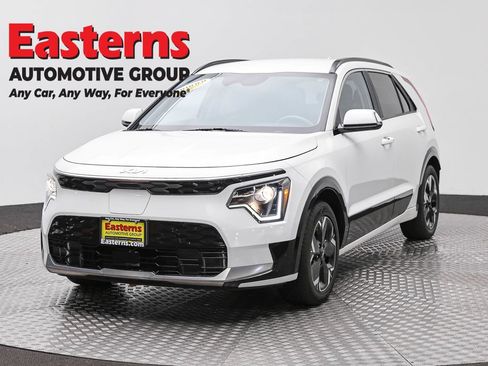 Used 2023 Kia Niro Wind w/ Wind Preserve Package FWD image 1