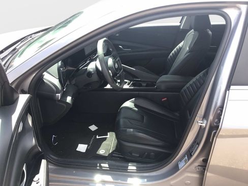 Used 2024 Hyundai Elantra Limited FWD image 9