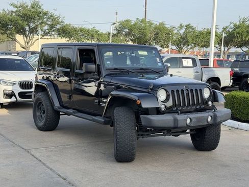 Used 2013 Jeep Wrangler Unlimited Sahara w/ Connectivity Group image 3
