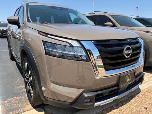 Certified 2023 Nissan Pathfinder Platinum FWD image 8