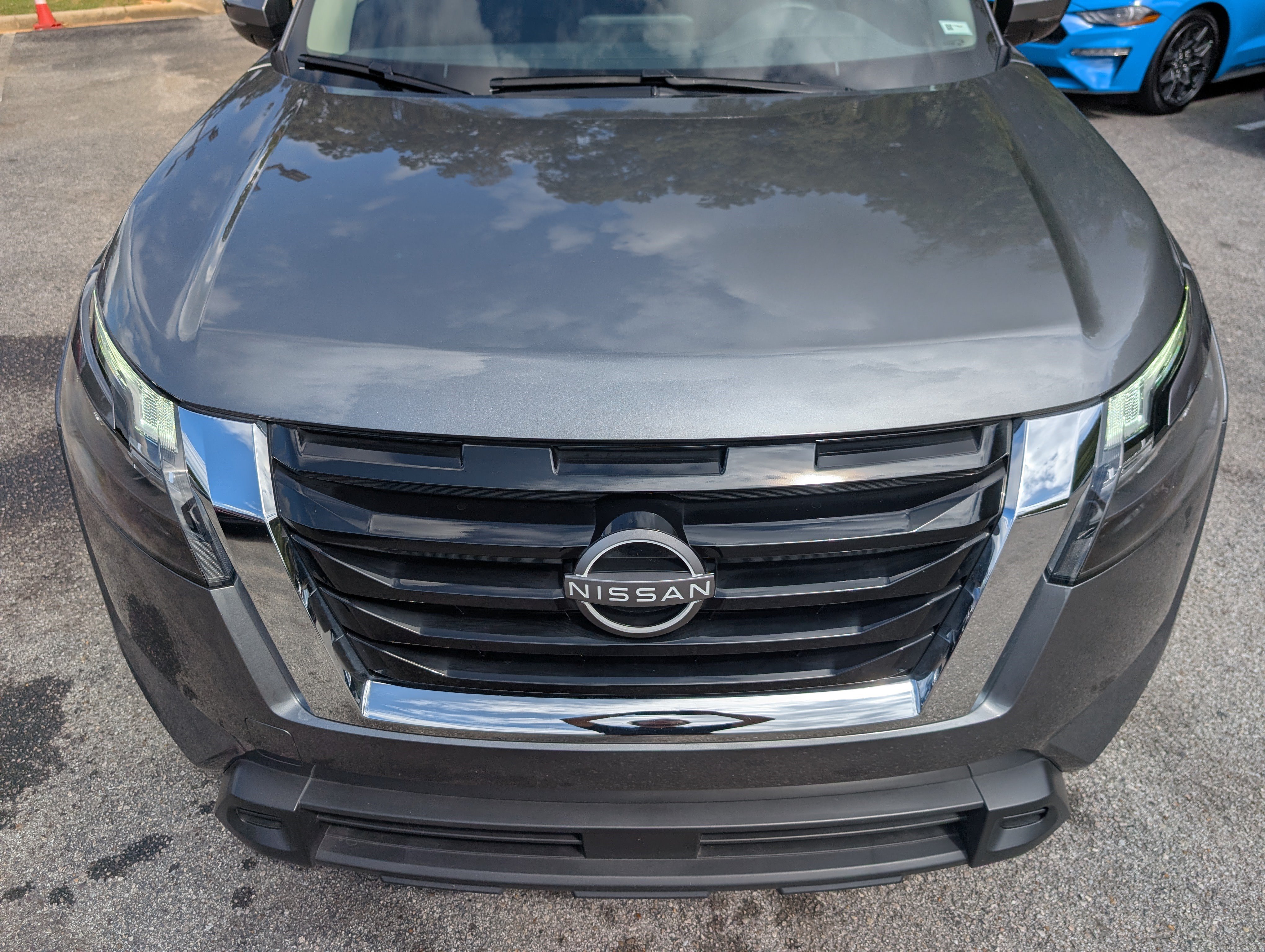 Used 2025 Nissan Pathfinder SV FWD image 12