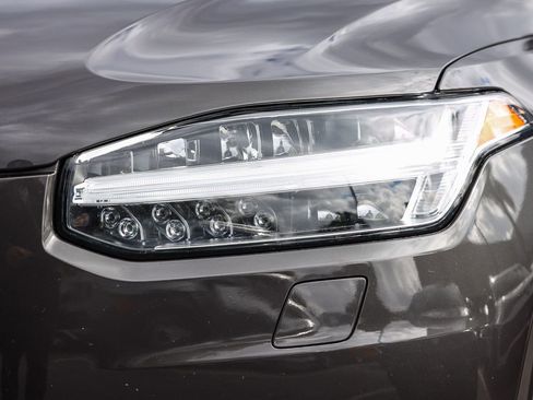 Used 2024 Volvo XC90 B6 Plus image 2