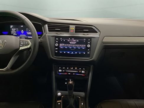 Used 2022 Volkswagen Tiguan SE image 13