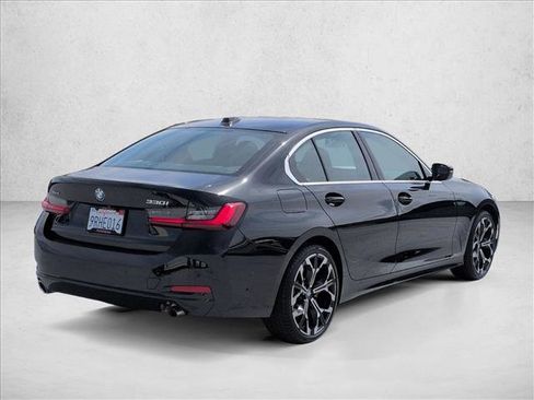 Used 2025 BMW 330i xDrive Sedan w/ Premium Package AWD/4WD image 5