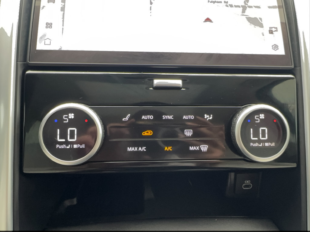 Used 2025 Land Rover Discovery S AWD/4WD image 29