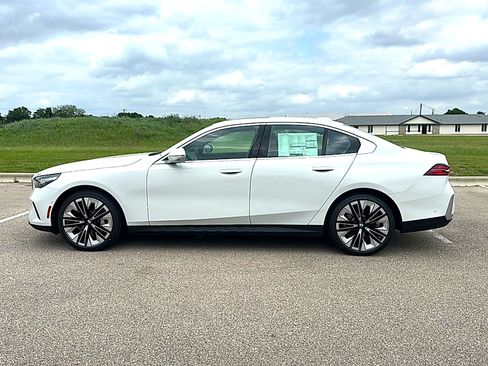 New 2026 BMW 530i w/ Premium Package RWD image 5