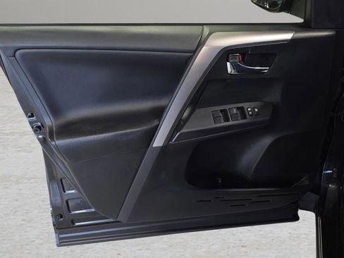 Used 2017 Toyota RAV4 XLE image 9