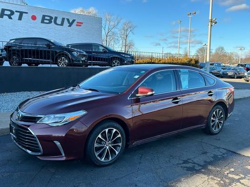 Used 2016 Toyota Avalon XLE Premium image 2