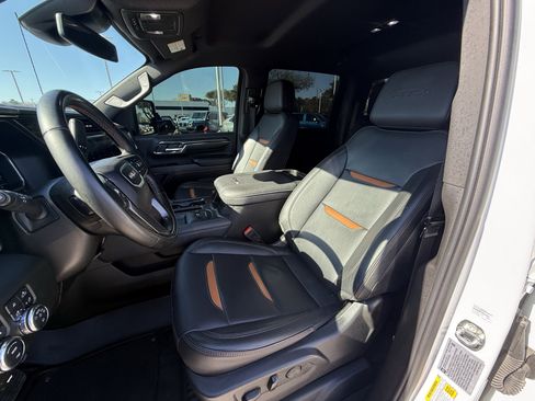 Used 2024 GMC Sierra 2500 AT4 image 26