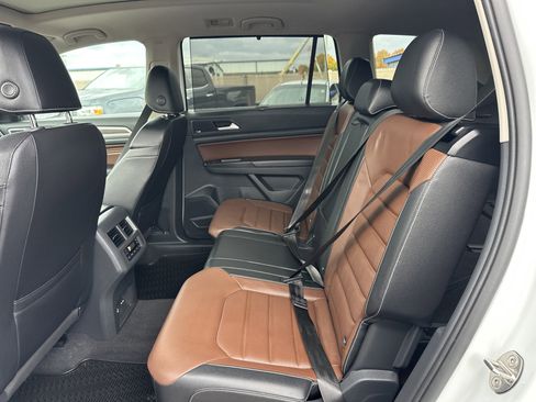 Used 2021 Volkswagen Atlas SEL Premium image 11