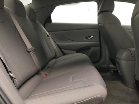 Used 2024 Hyundai Elantra SE image 19