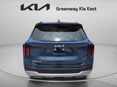 Certified 2025 Kia Sorento S w/ Panoramic Sunroof Package FWD image 7