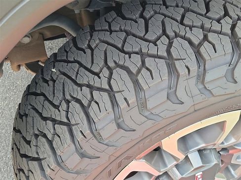 Used 2023 GMC Sierra 2500 AT4 w/ Driver Alert Package I image 28