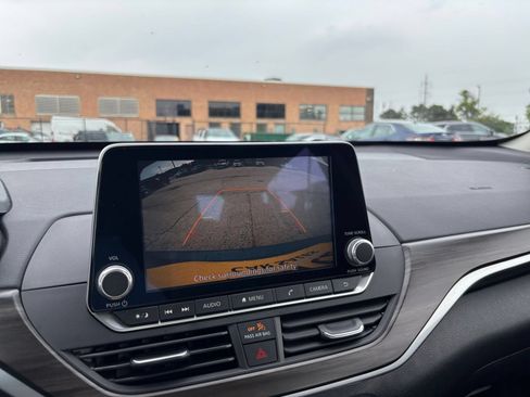 Used 2025 Nissan Altima 2.5 SV FWD image 22
