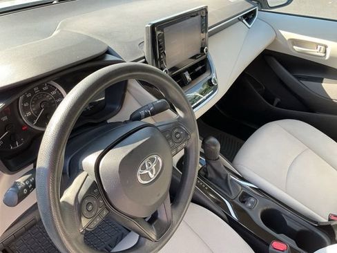 Used 2022 Toyota Corolla LE FWD image 18