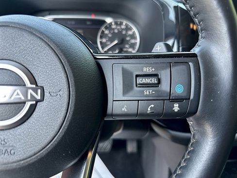 Used 2024 Nissan Pathfinder SL w/ SL Premium Package FWD image 18