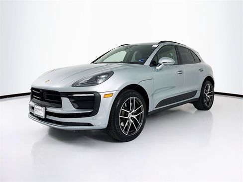 Certified 2025 Porsche Macan image 1