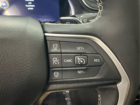 Used 2024 Jeep Grand Cherokee Altitude AWD/4WD image 15