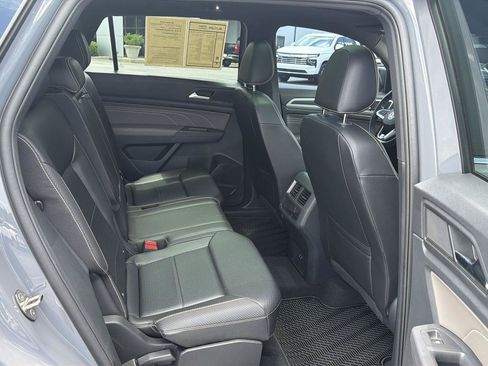 Used 2021 Volkswagen Atlas Cross Sport SE FWD image 12