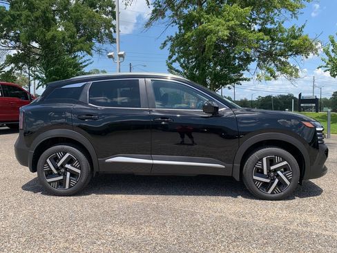 New 2026 Nissan Kicks SV w/ Cold Weather Package FWD image 2