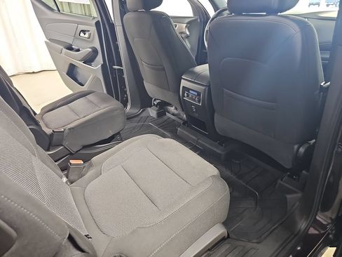 Used 2023 Chevrolet Traverse LT FWD image 14