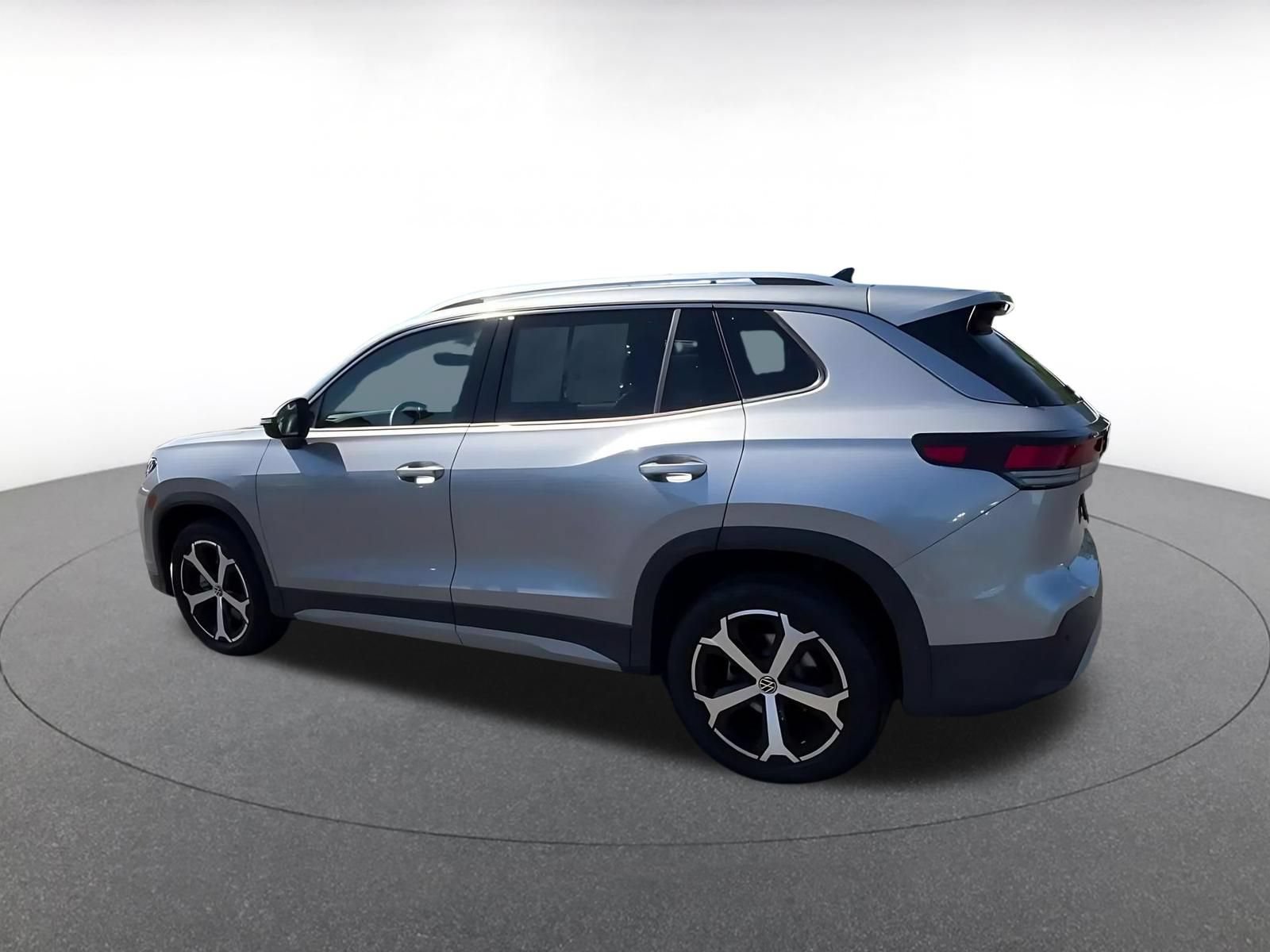 Used 2026 Volkswagen Tiguan SE AWD/4WD image 9