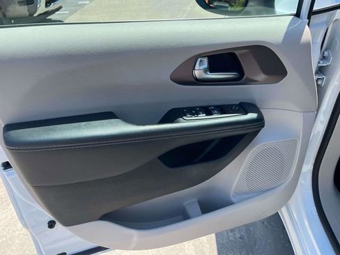 Used 2023 Chrysler Voyager LX FWD image 32
