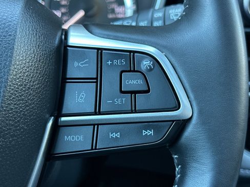 Used 2023 Toyota Highlander XLE image 29